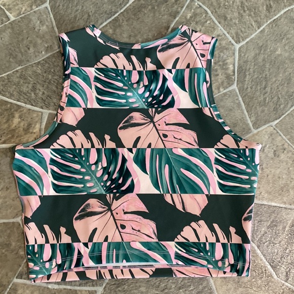 Nike Dri Fit Crop Tank - Picture 3 of 3